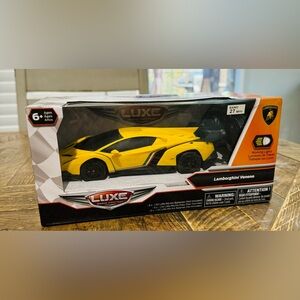 Luxe Radio Control Yellow Lamborghini Veneno Rc Car Lambo Race Car. New in box.